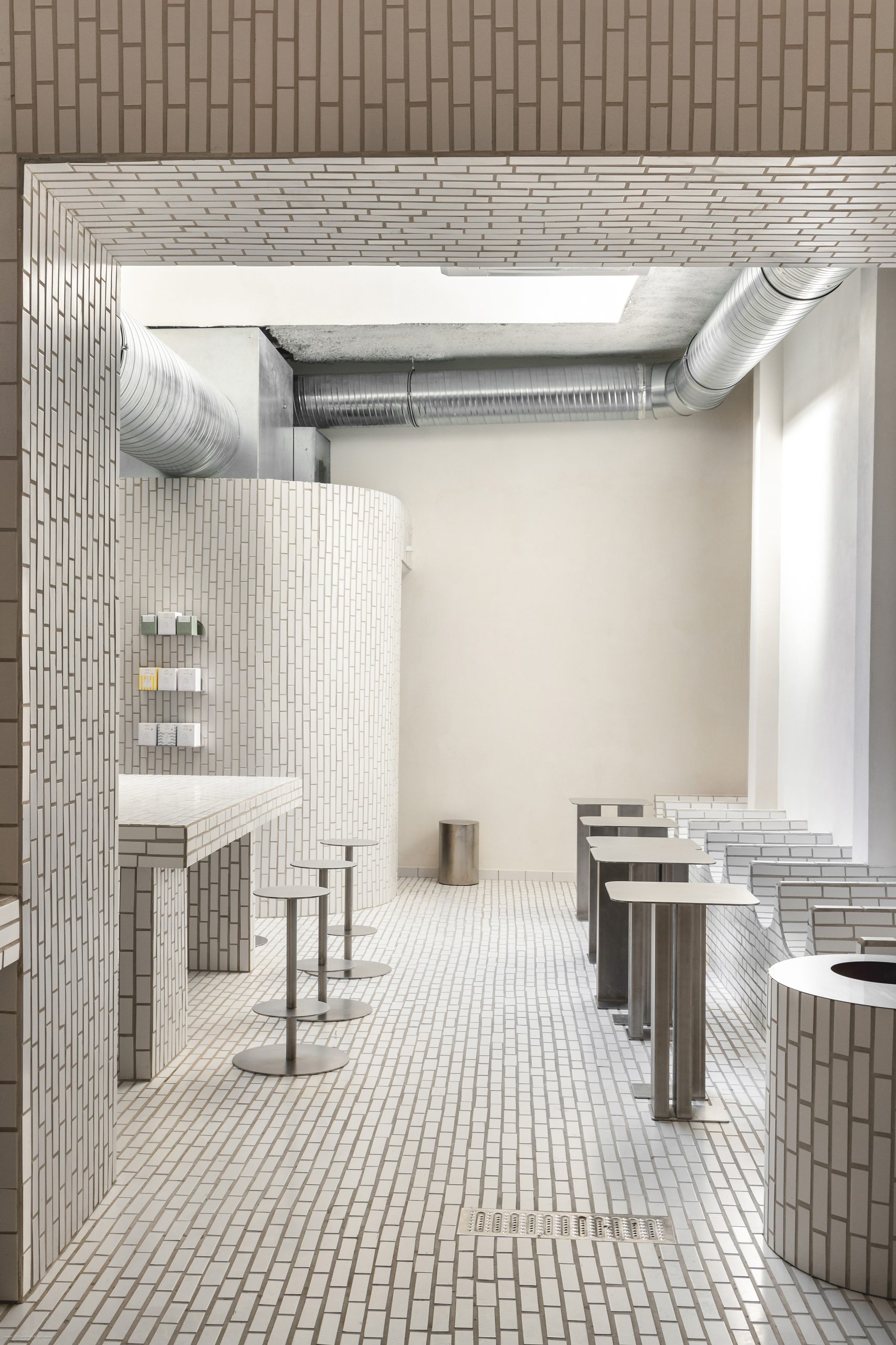 Holymelt Burger & Coffee interior in Marseille, designed by MUR.MUR Architectes