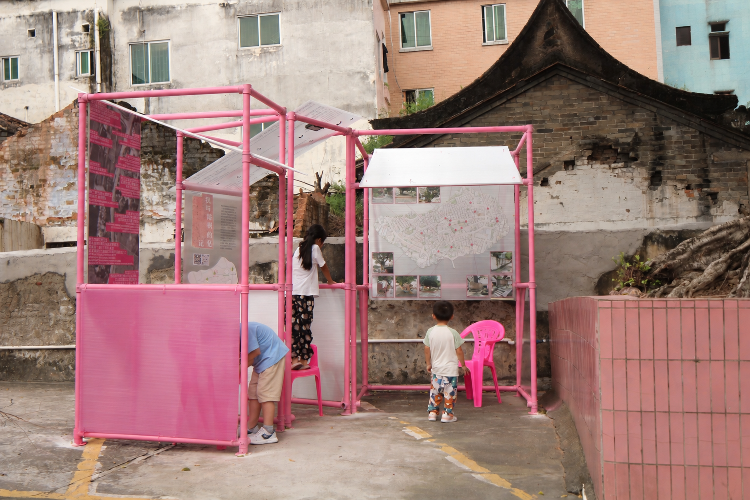 Memories Beneath the Banyan Tree – Children Exploring and Interacting with the Exhibition
