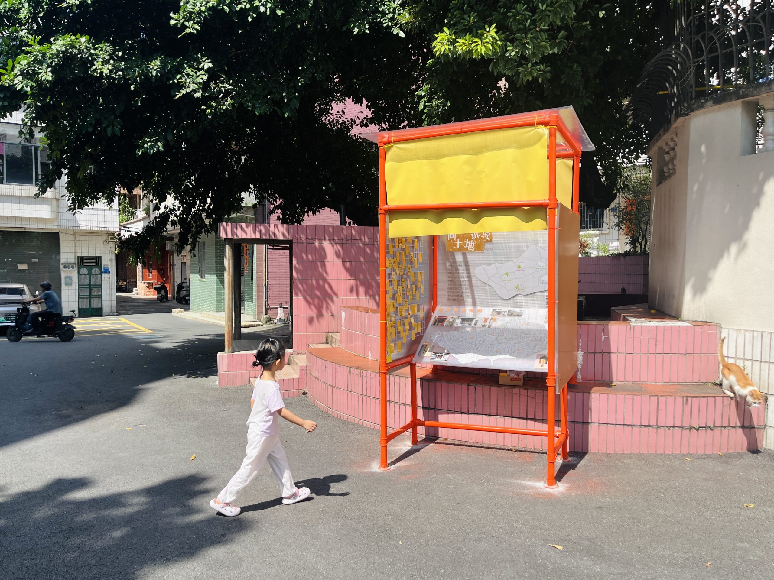 Speaking to the Land – Children Running Toward the Exhibition Space Beneath the Banyan Tree