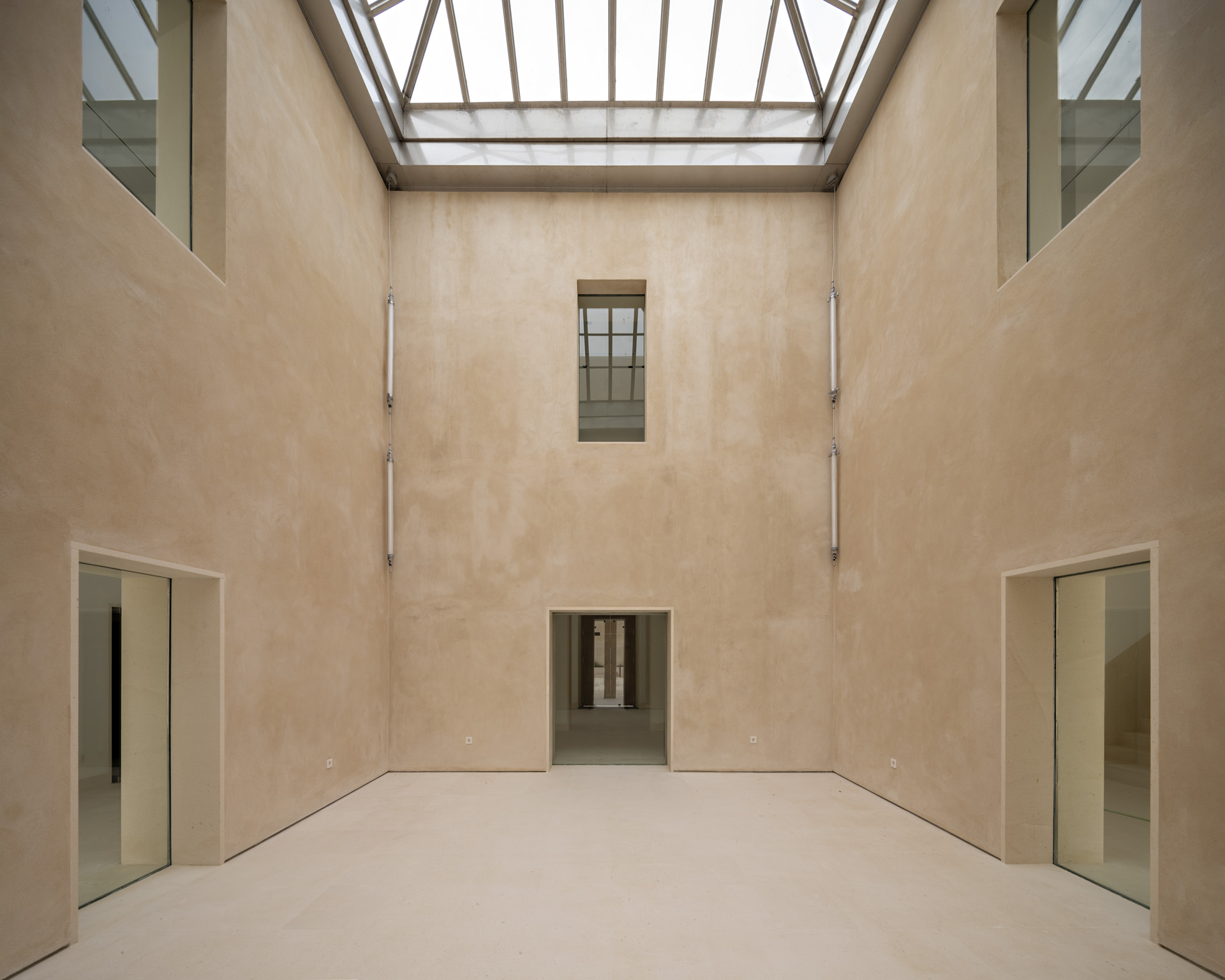 Rooflit courtyard in the adjoining mansion