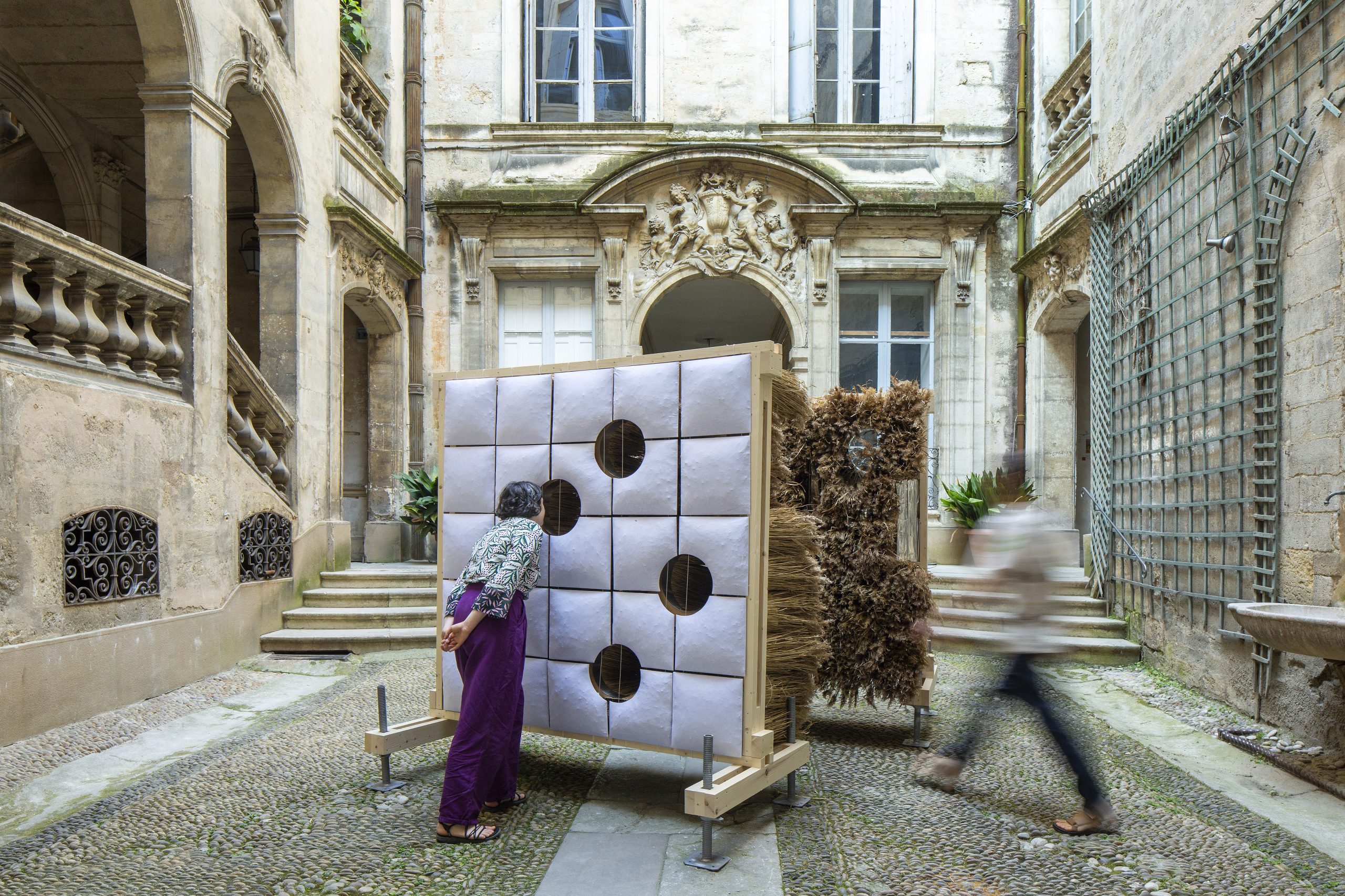 Chaume Sublimé in the historic courtyard of Hôtel des Trésoriers de la Bourse