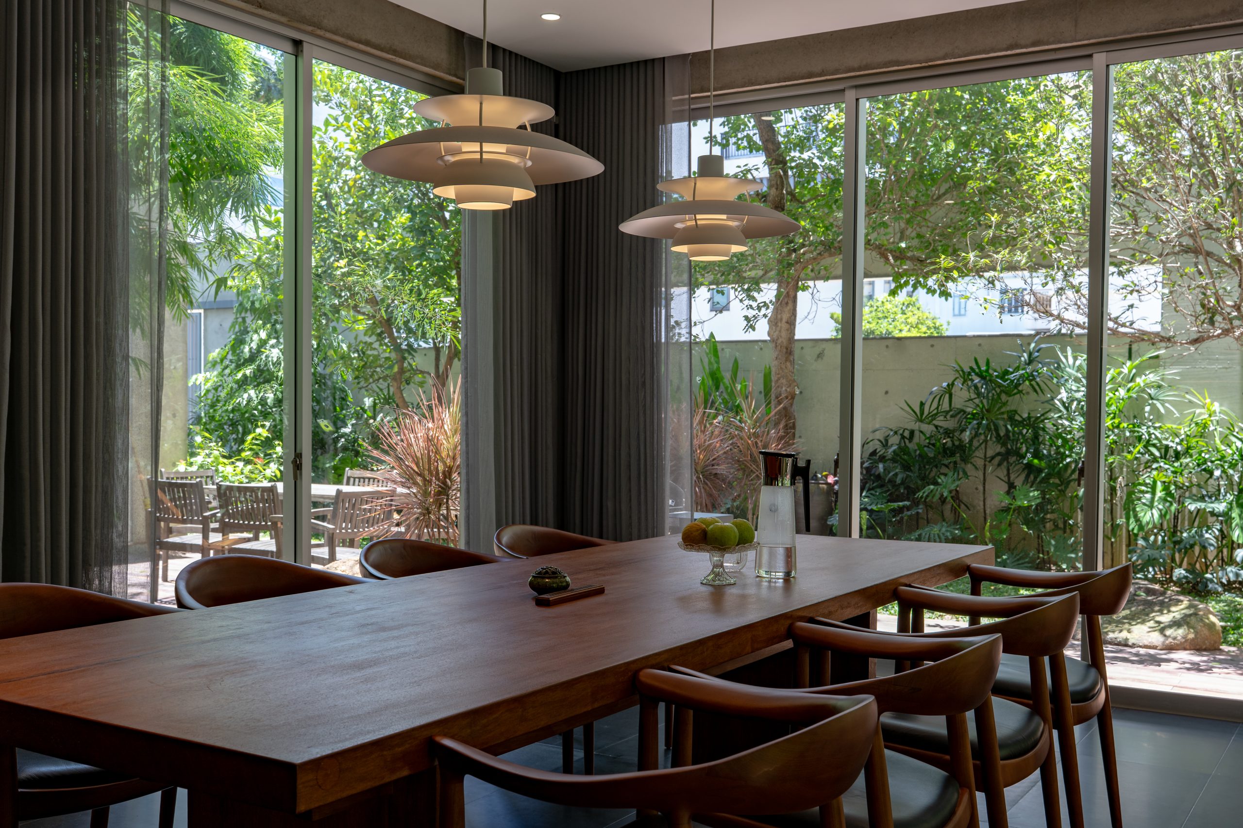 Dining room with corner glazing, House K by HGAA