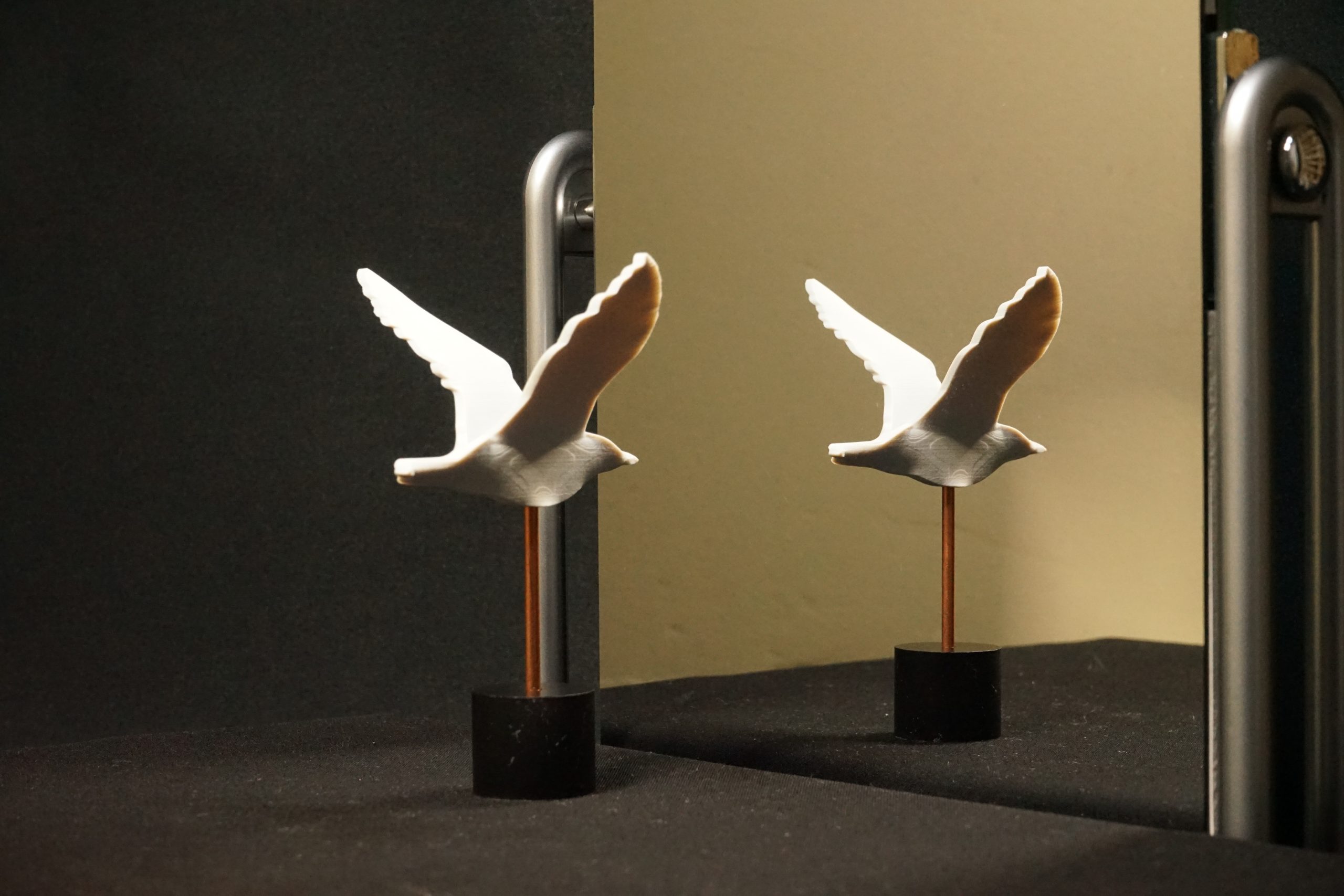 Bird sculpture and its reflection, Bird That Does Not Turn Around, 2022, by Kokichi Sugihara