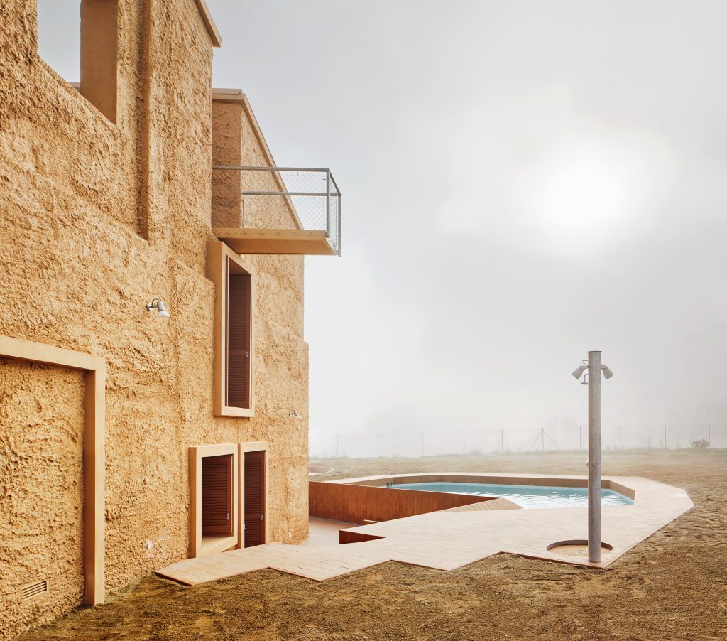 Can Migris facade and balcony facing the fields