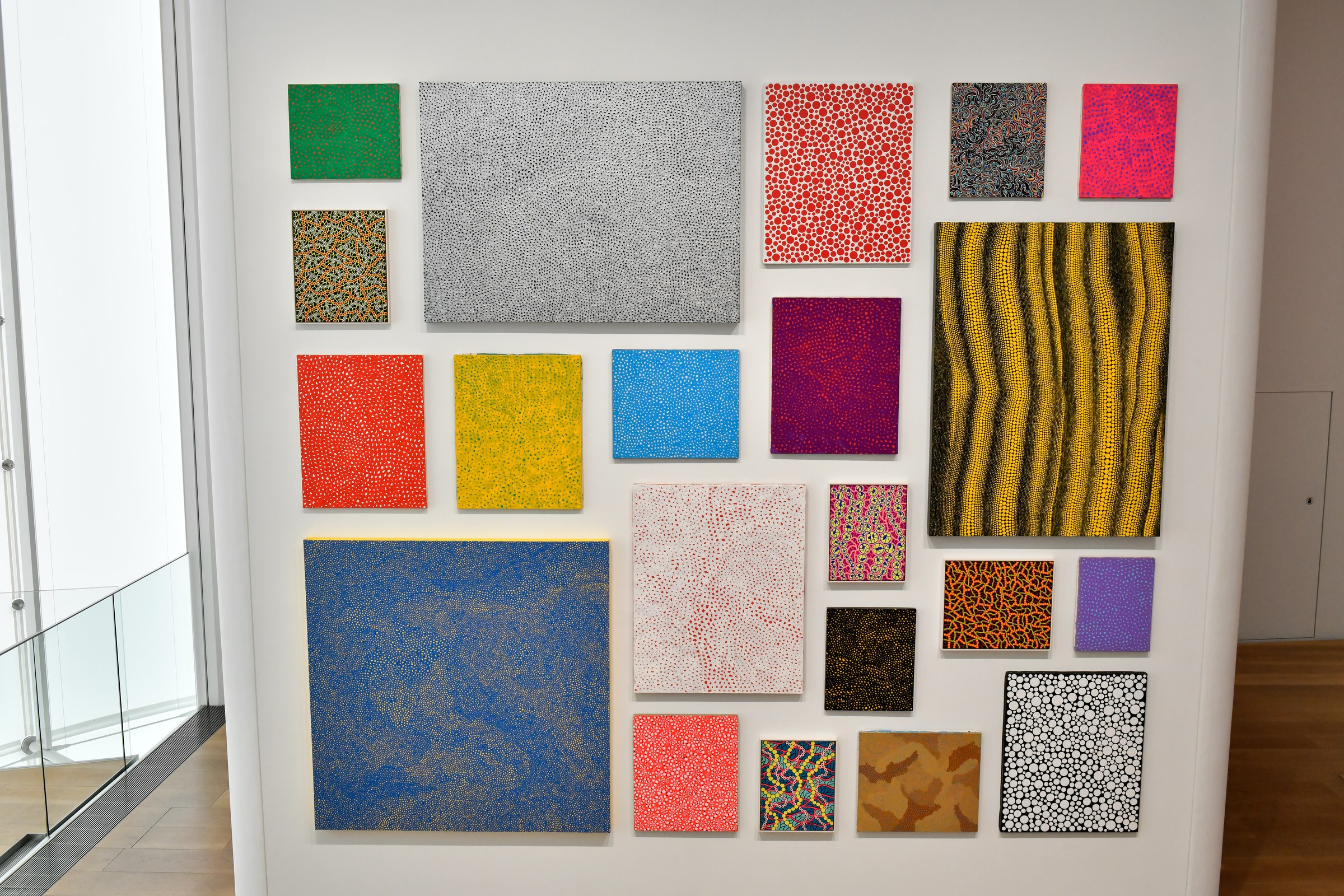 Colorful acrylic paintings created between 1986 and 2015. © YAYOI KUSAMA