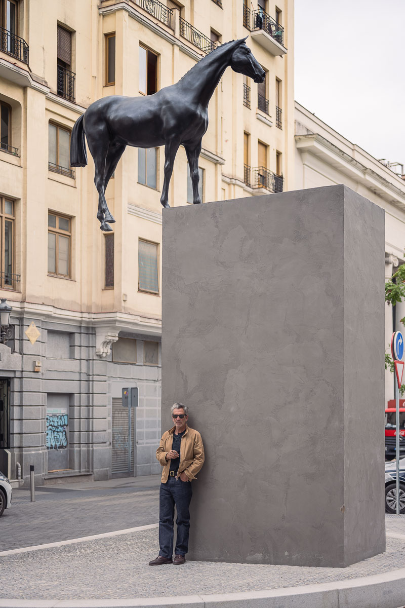 Reverse view of El rumor de la discordia against buildings in Plaza del Carmen