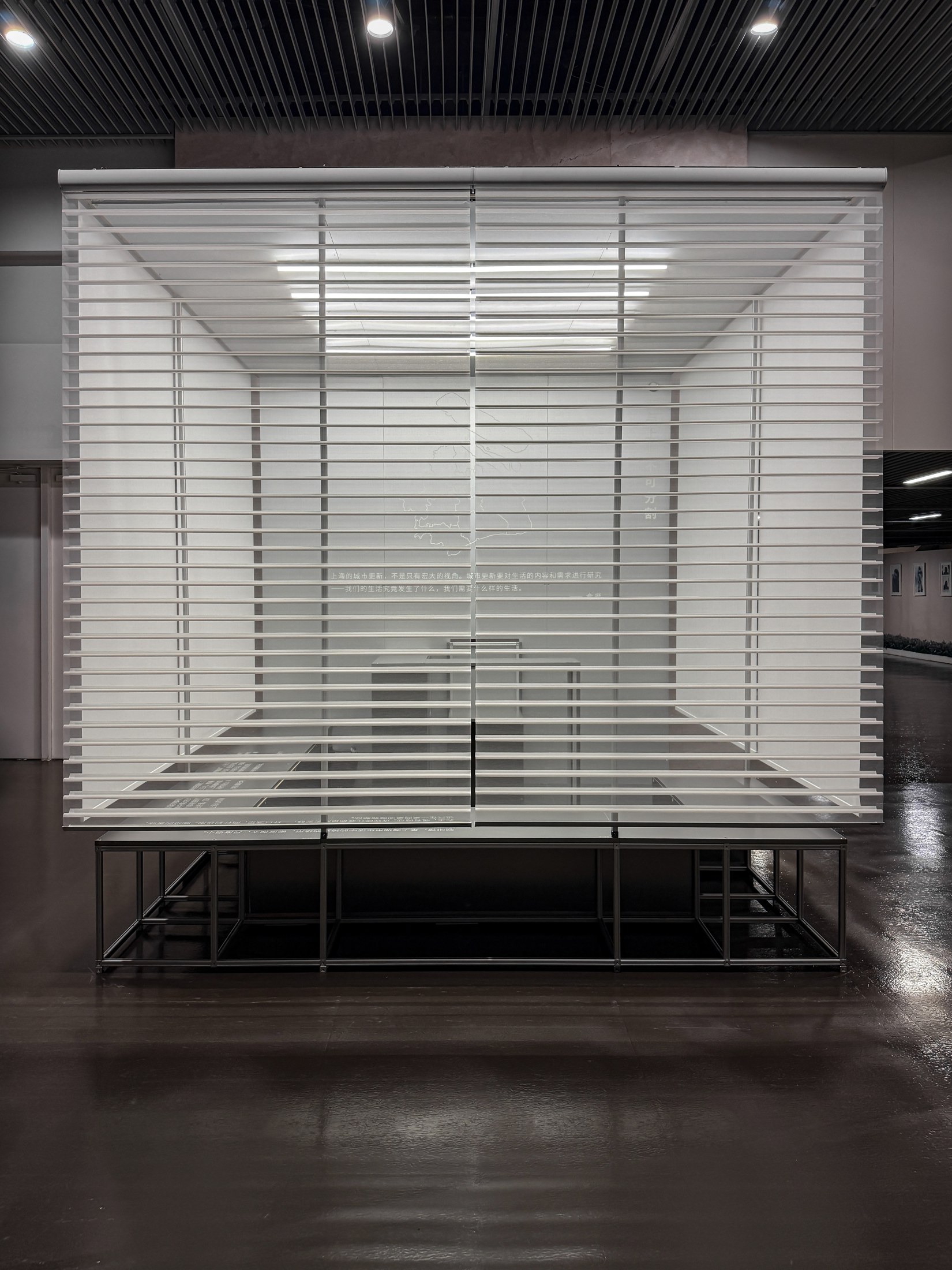 Aluminium frame and adjustable curtains of YU Ting’s Cafe Fulfillment in Shanghai