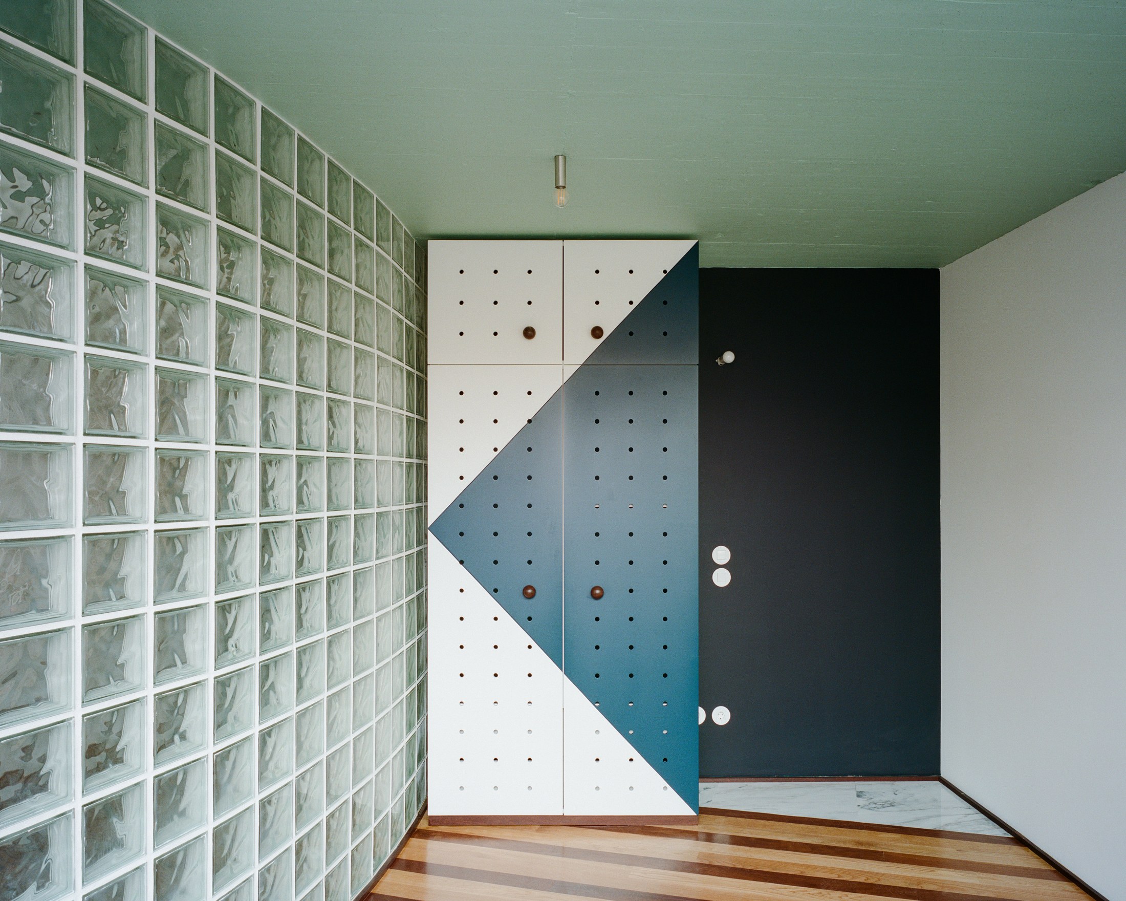 bedroom facing the street at House around a column by fala