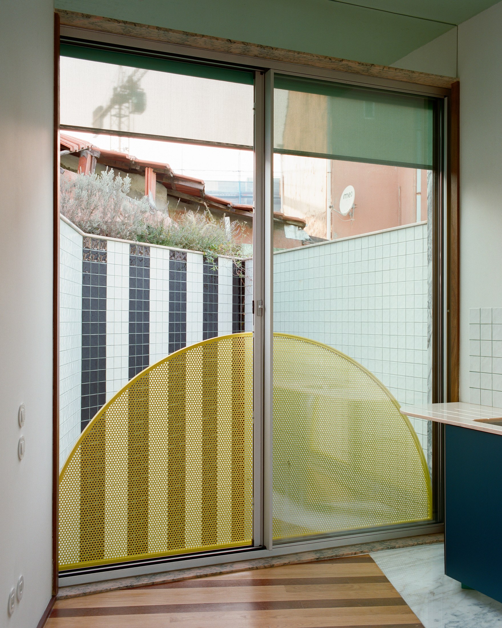 window to the patio at House around a column by fala