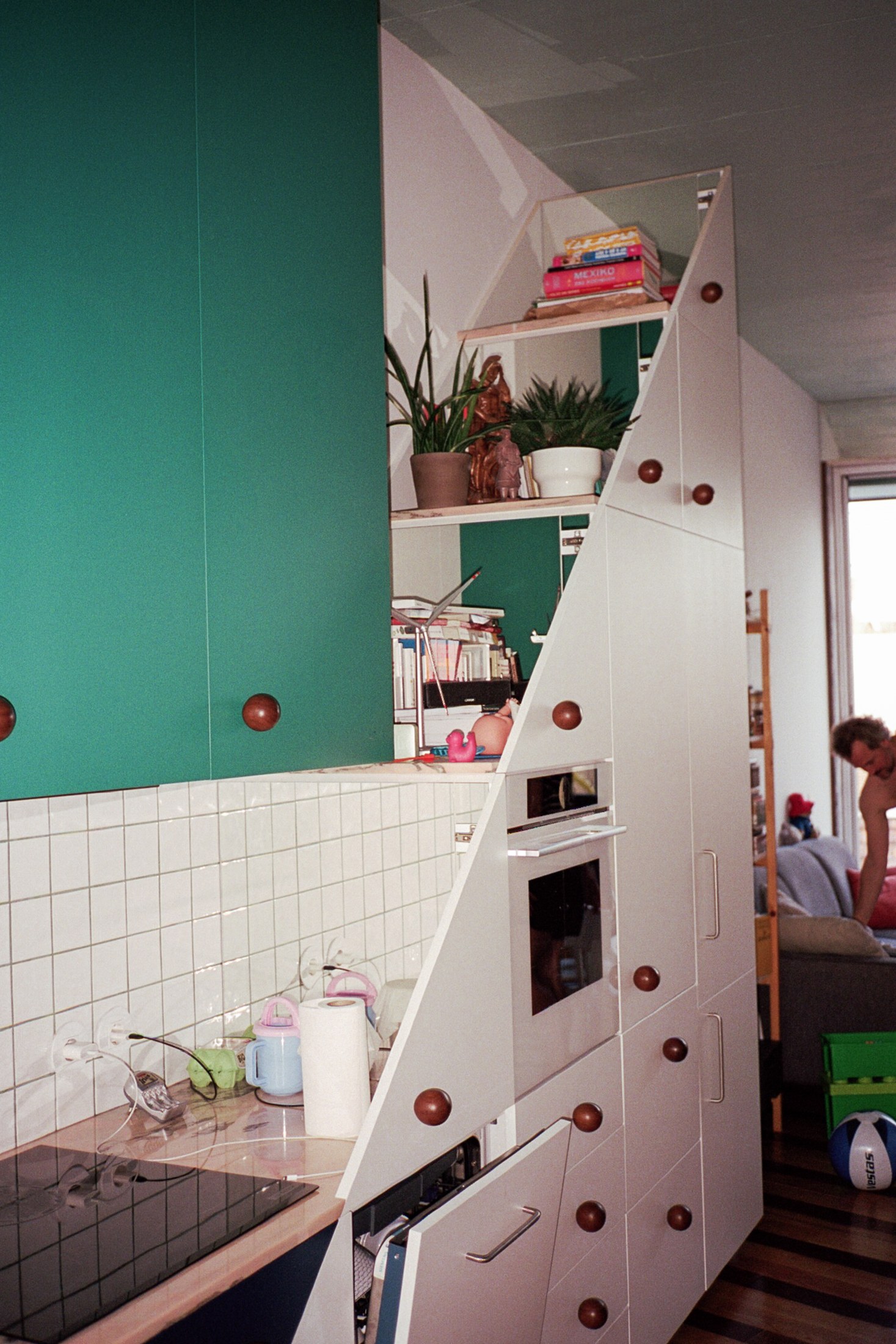 house inhabited at House around a column by fala