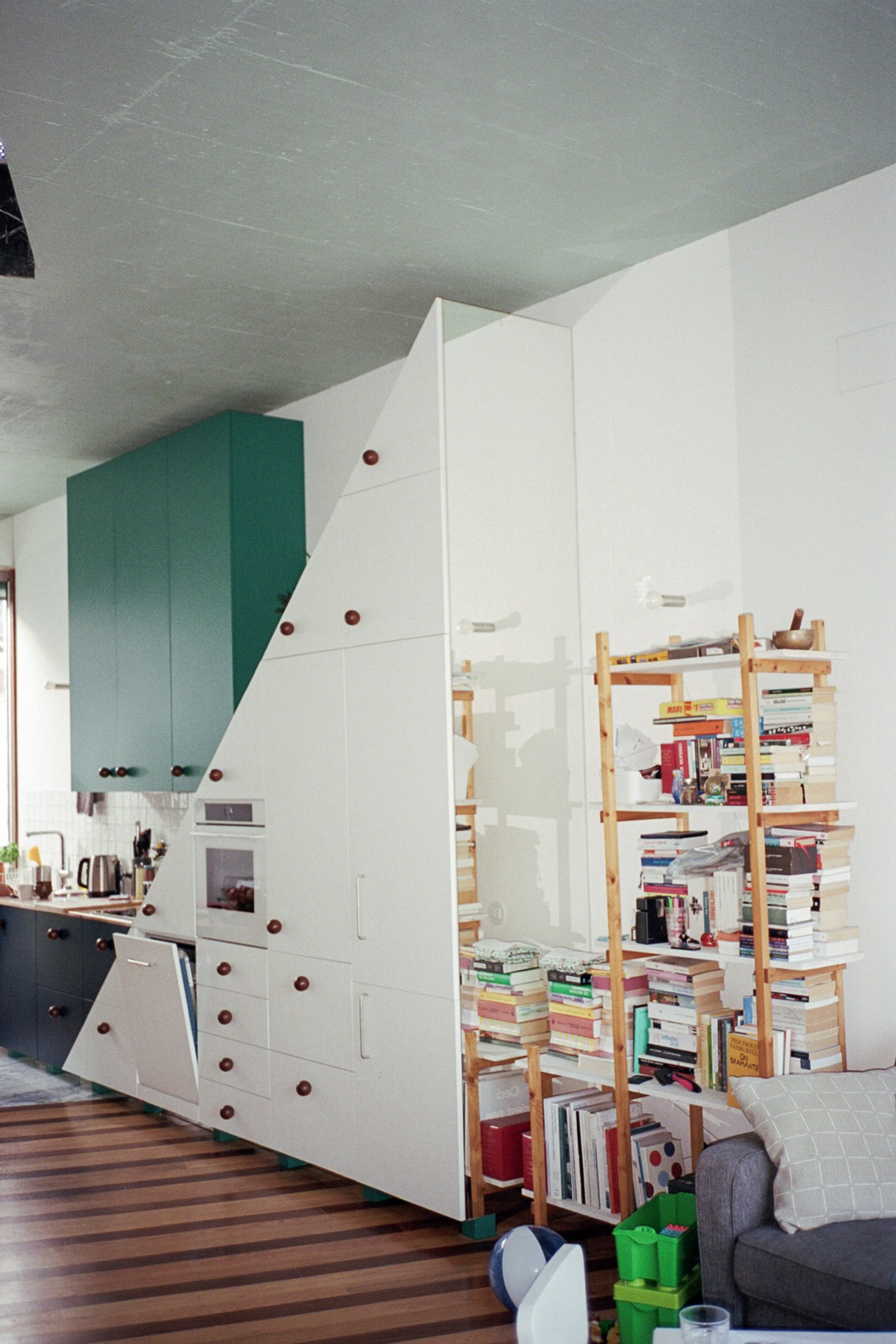 house inhabited at House around a column by fala