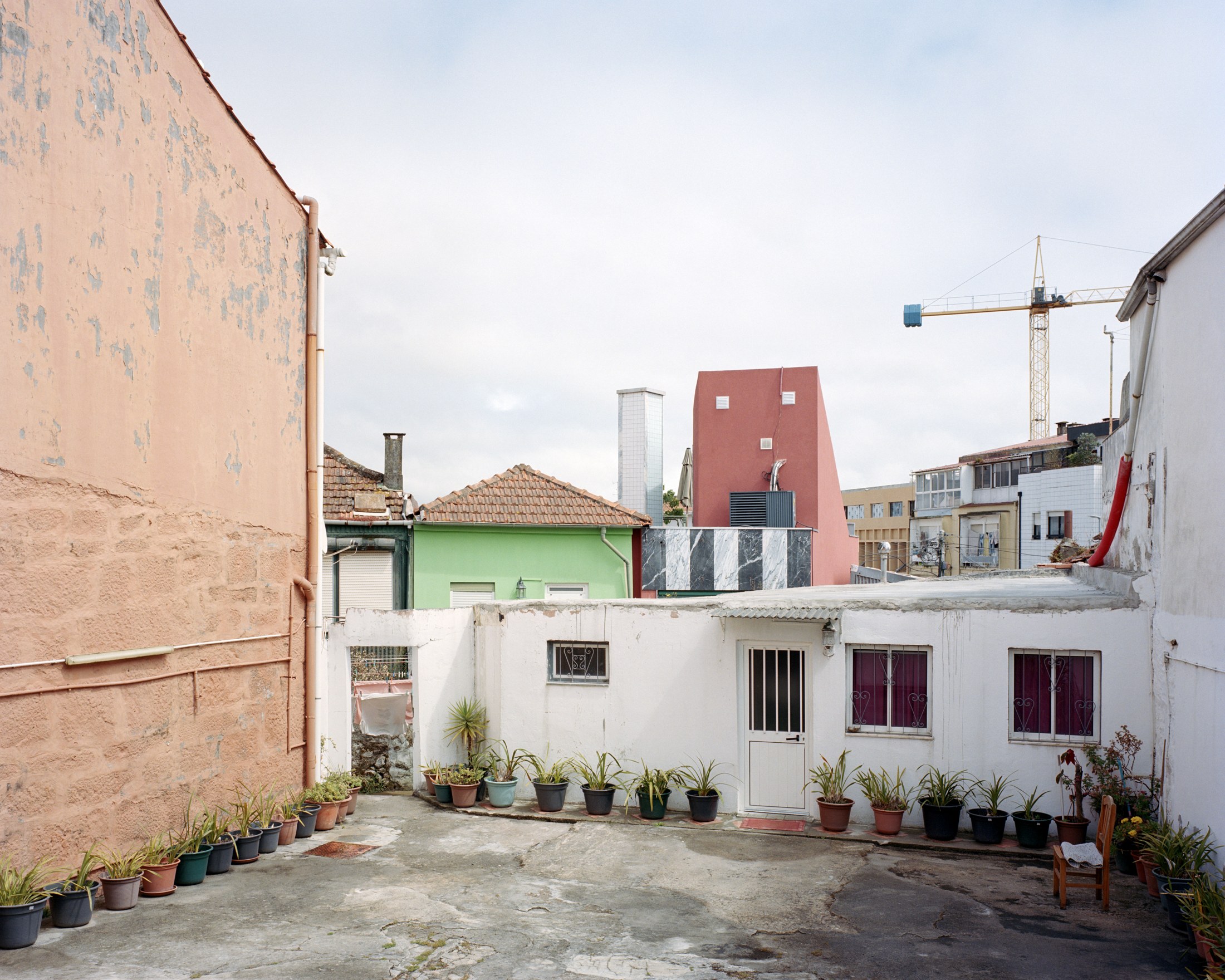 back facade in context at House around a column by fala