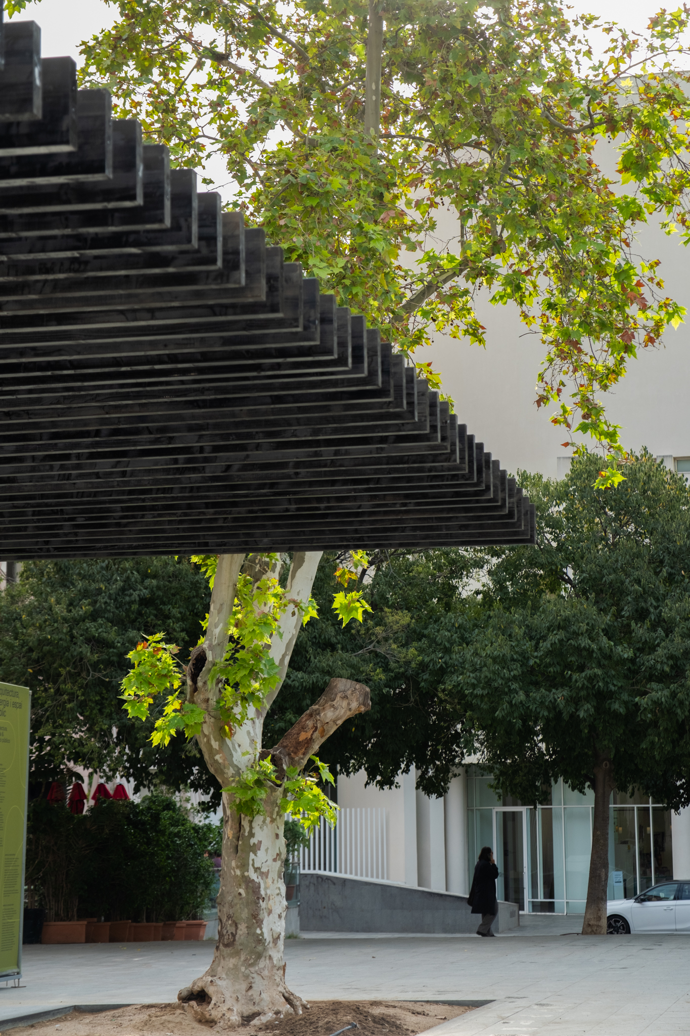 Una sombra improbable pavilion in Barcelona, photograph by José Guilherme Marques
