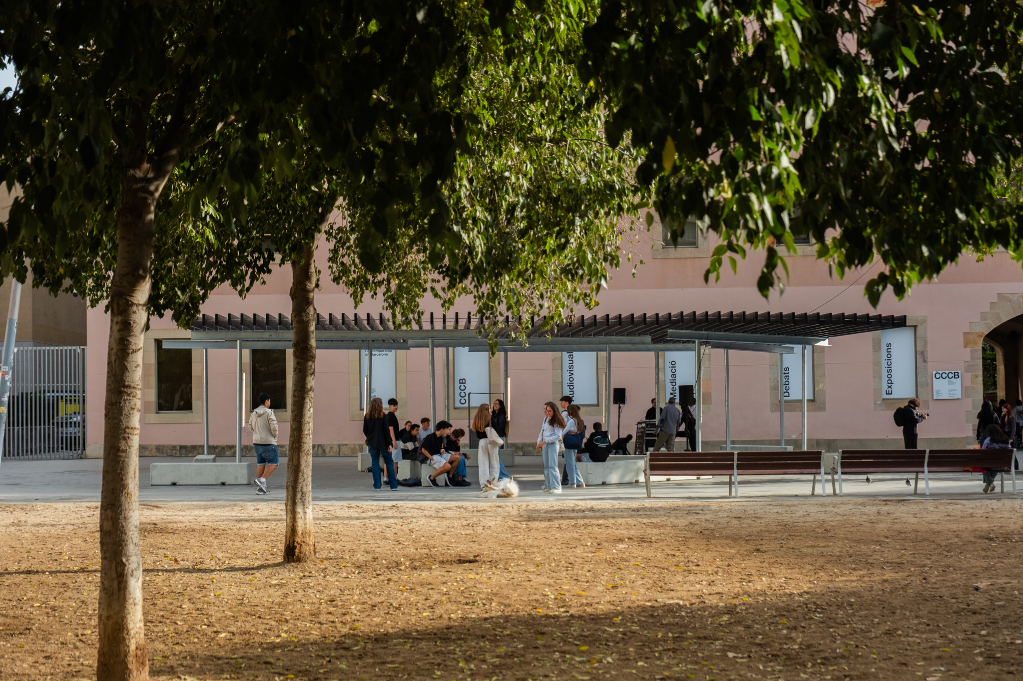 Una sombra improbable pavilion in Barcelona, photography by José Guilherme Marques