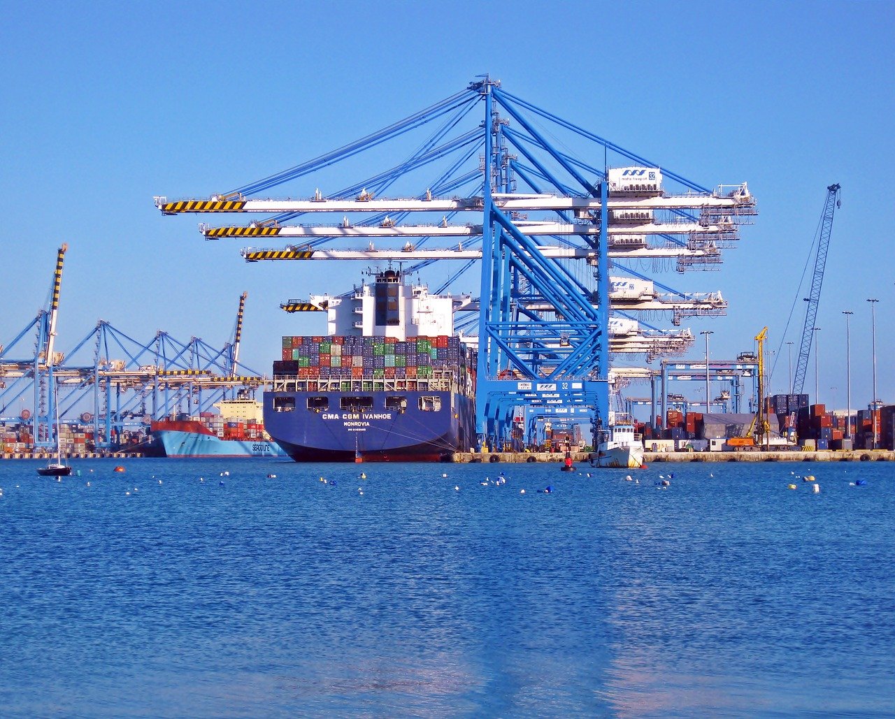 dock-1277744_1280.jpg