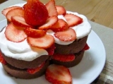 「いちごたっぷりチョコケーキ☆」の画像（1枚目）
