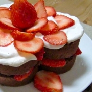 「いちごたっぷりチョコケーキ☆」【おもてなしスイーツレシピ募集！ルクエのマルチボウルプレゼント】の投稿画像