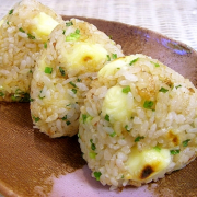 「おかかとチーズの焼きおにぎり」入賞は北海道虎杖浜産たらこ★あなたのおにぎり中身拝見コンテスト【北海道あじらく】の投稿画像