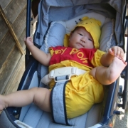 「なぜかみんな笑顔に！」【お子様のカワイイ素足自慢コンテスト！】我が子の素足を自慢して子供靴ゲット♪の投稿画像