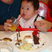 「ケーキバイキング」赤ちゃんのイイ笑顔の写真を大募集！赤ちゃんのお肌にやさしい「よだれかけ」モニターの投稿画像