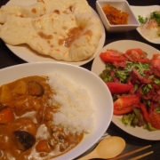 「野菜カレーと手作りナン」【我が家のオリジナルカレー募集！】レシピ写真コンテスト！アルバカレープレゼント♪の投稿画像
