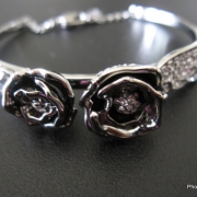 「薔薇モチーフのブレスレット」【応募者全員にプレゼント有り】身近にあるバラを探してみよう！の投稿画像