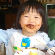 「顔全体で食べました。」納豆の栄養が手軽にとれる最高の栄養おやつ、ドライ納豆！元気なキッズモデル大募集☆の投稿画像