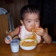 「どんだけ口にいれんねん。」【アルバカレーのモデルファミリー大募集】お子様の食欲自慢コンテンスト！の投稿画像