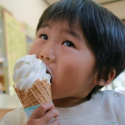 「初めてのソフトクリーム」【アルバカレーのモデルファミリー大募集】お子様の食欲自慢コンテンスト！の投稿画像