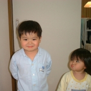 「兄妹ゲンカ」【赤ちゃん写真コンテスト開催】魚沼産コシヒカリ１年分♪豪華賞品多数ご用意！の投稿画像