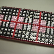 「バーバリー柄デコ電」&ldquo;デコ&rdquo;に自信のある方募集！ 『素肌うるおい指標計』をデコってくださいの投稿画像