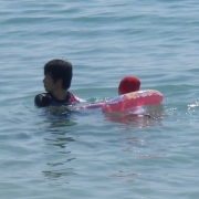 「家族で海」【クリンスイ】～水のある風景～　写真テーマ「海」の投稿画像