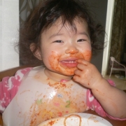 「顔でパスタを食べる娘ちゃん♪」生パスタバカの通販　【お子様がパスタを食べている写真コンテスト】生パスタご試食の投稿画像
