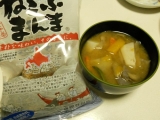 根菜のお味噌汁にねこぶまんま