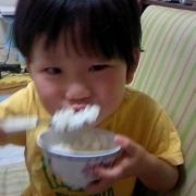 「ほおばってますｗｗｗ」【ごはんでファイト！】いただきますのお顔大募集！新商品を一足お先にお試し下さいの投稿画像