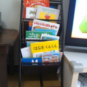 「１歳児でも出し入れできます♪」くもん☆写真を送るだけ★選べる絵本プレゼント！あなたのおうちの絵本棚フォト大募集の投稿画像