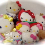 「自宅で私を癒してくれるキティちゃんです♡」キティちゃんのボトルがかわいい♪ 素敵な美容オリーヴオイル☆モニター募集です!!の投稿画像
