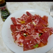 「簡単おいしい生ハムサラダです＾＾」【優秀賞は油60本進呈！】ちょっとdeちょうどいい70ｇ瓶のある食卓写真を大募集の投稿画像