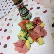 「彩り野菜と生ハムのサラダ」【優秀賞は油60本進呈！】ちょっとdeちょうどいい70ｇ瓶のある食卓写真を大募集の投稿画像