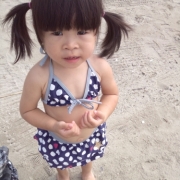 「2歳になりました」テーブル＆チェアでお絵かきに挑戦してくれるモデルを募集(画像投稿必須)の投稿画像