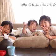 「★我が家の３兄弟★」テーブル＆チェアでお絵かきに挑戦してくれるモデルを募集(画像投稿必須)の投稿画像