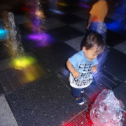 「歩きの練習と噴水」【クリンスイ】～水のある風景～　写真テーマ「スポーツと水」の投稿画像