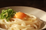 「烏骨鶏の釜玉うどん②」の画像（2枚目）
