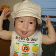 「帽子自分でかぶれたよ」その笑顔ください！【こどもの笑顔写真】大募集＆投票コンテスト！の投稿画像