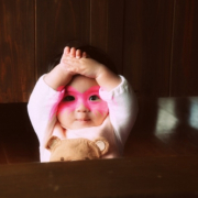 「いないいないばあをする娘」bomeハイチェア　モニター募集の投稿画像