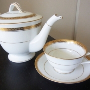 「思い出のつまったモノたち。」ル・ノーブル◆食器写真の投稿で、ヴィクトリア女王も愛したティーカッププレゼント♪の投稿画像