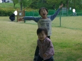 公園で大はしゃぎ