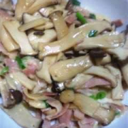 「エリンギとベーコンのチーズ炒め☆」オリーブオイルの初搾りはいつなの？　いまでしょ！★旬なオイルプレゼント！！！の投稿画像