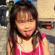 「お気に入りのワンピースでも…」お子さんの変顔写真コンテスト！8名の方につぶつぶクールジェルプレゼント！の投稿画像