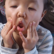 「ムンクの叫び風」お子さんの変顔写真コンテスト！8名の方につぶつぶクールジェルプレゼント！の投稿画像